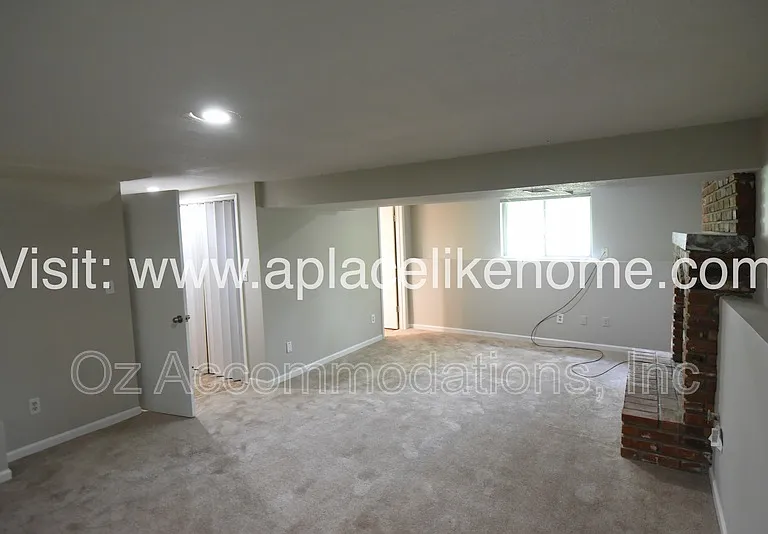 5521 Perry Ln — Photo 24