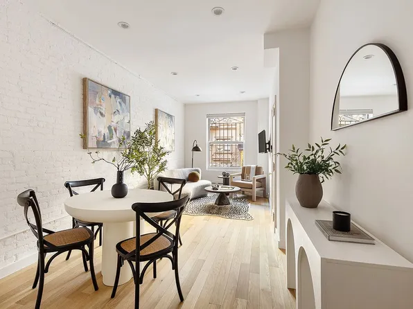 214 W 16th St APT 1W, New York, NY 10011