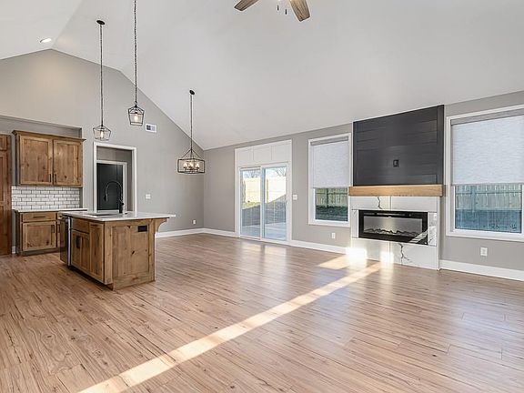4th image of 932 N Cottonwood Ct