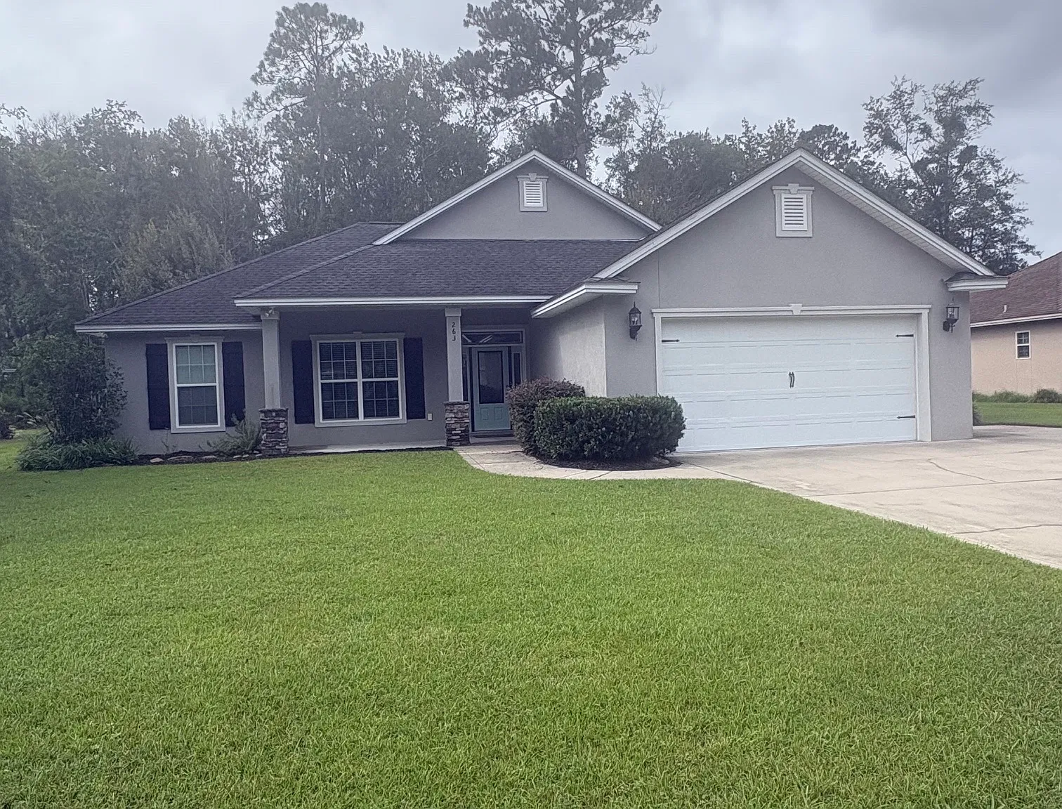 Beautiful 4 bedroom with large backyard - dog friendly! — Photo 1
