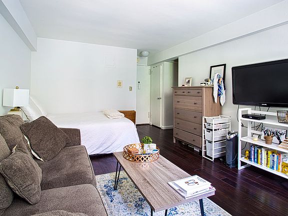 3rd image of 342 E 53rd St APT 1C