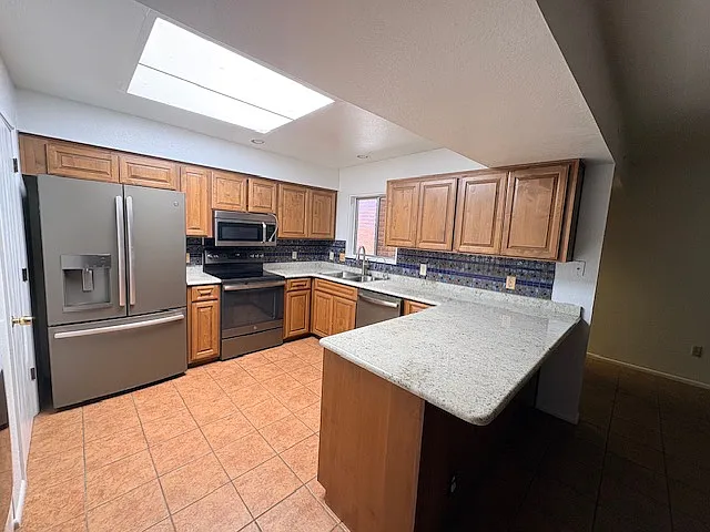 Update Kitchen, granite counters, stainless steel appliances