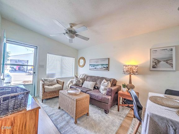3rd image of 321 Lagoon Ln
