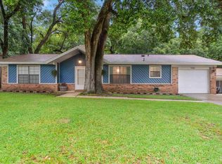 5760 Princeton Dr, Pensacola, FL 32526