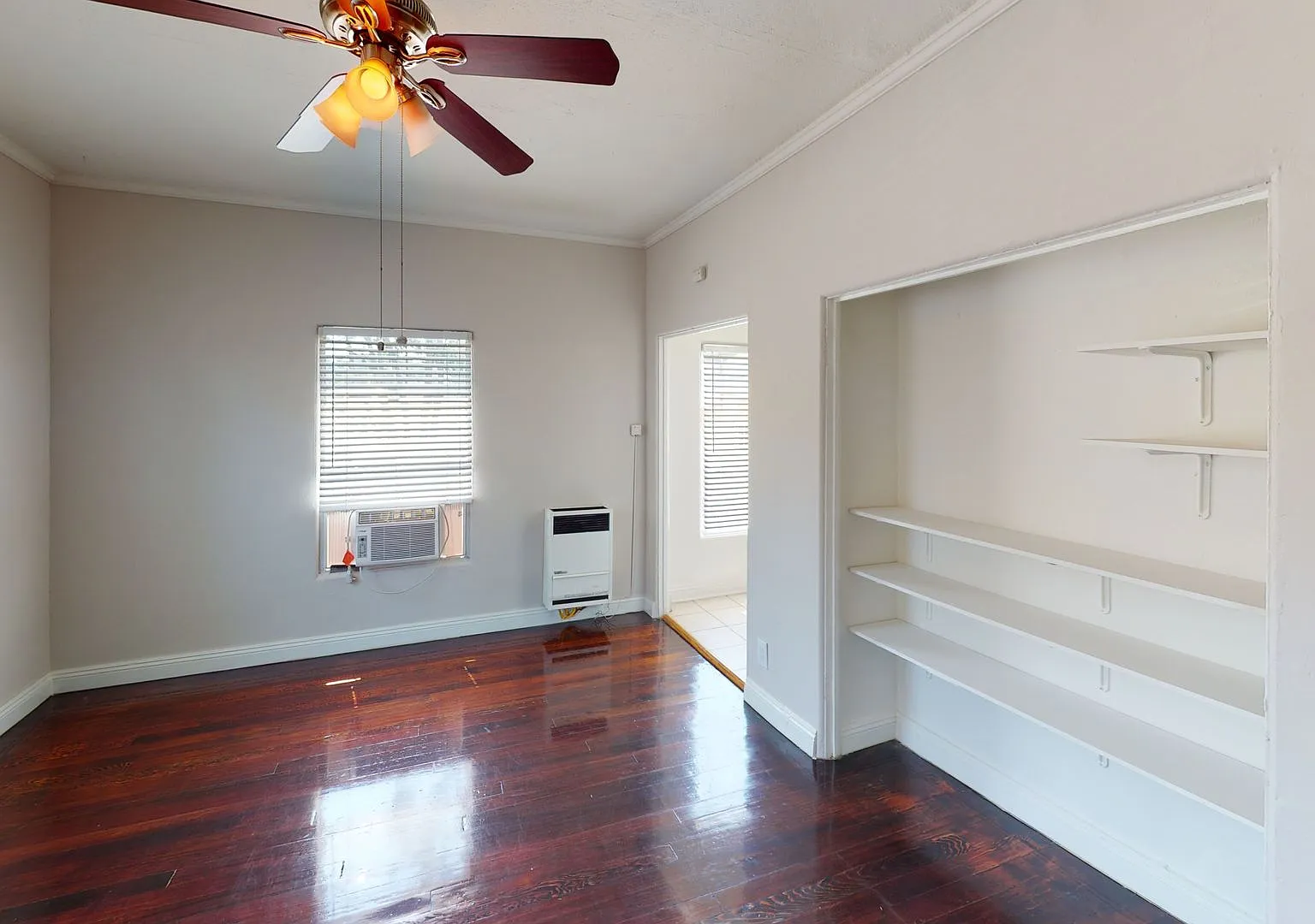 SYN - Warwick Apartments — Photo 3