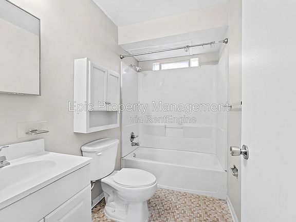 4th image of 1006 6th St APT 2