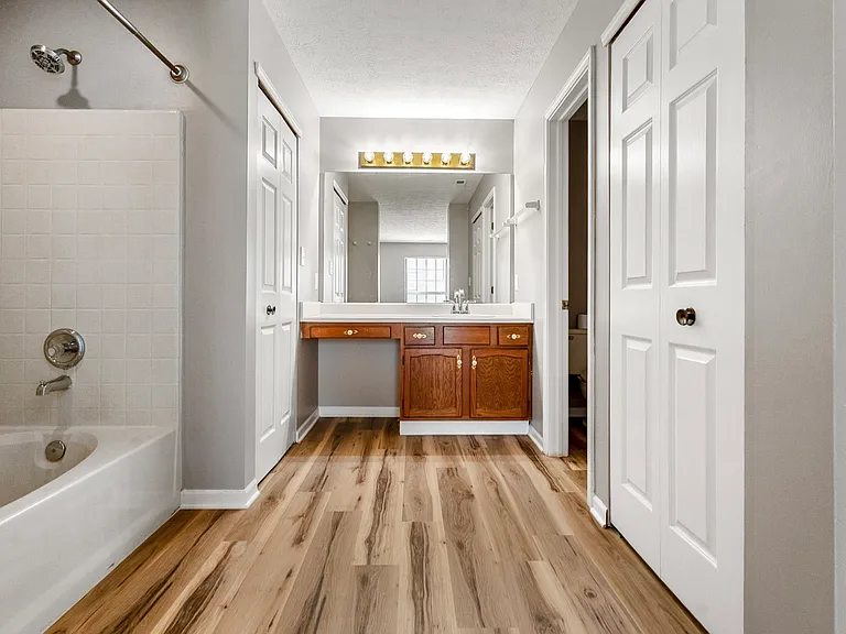 1015 Crimson King Pkwy — Photo 9