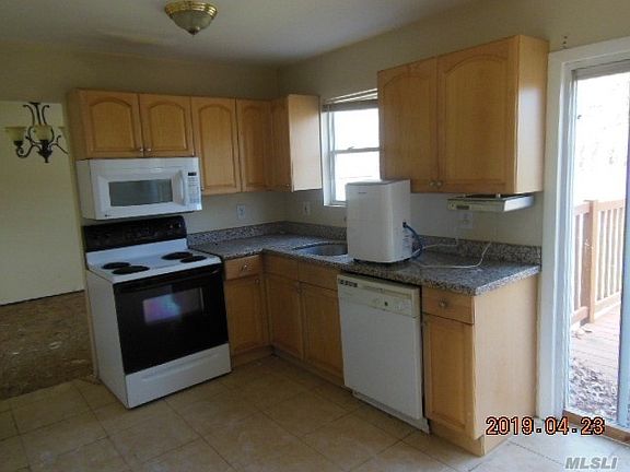 4th image of 55 Sharon Dr
