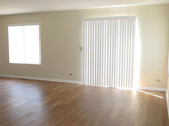 3rd image of 413 Village Creek Dr