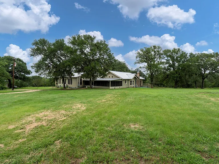 6546 FM 1854 — Photo 13