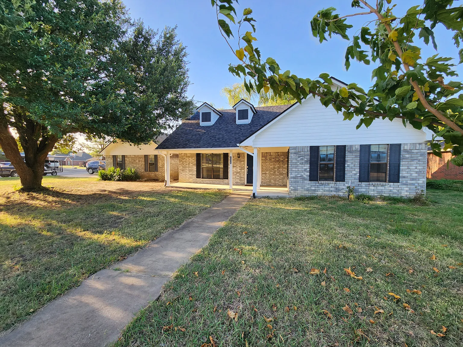 2714 Forrest Cir — Photo 2