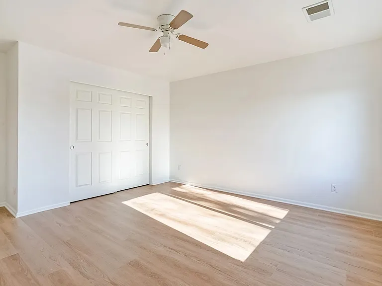 5178 N Netherland St — Photo 3