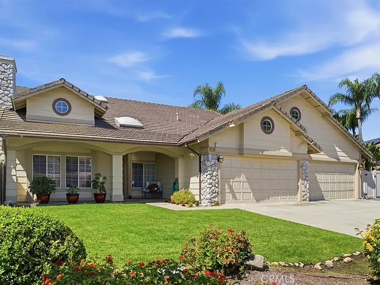 2749 Silver Oak Pl — Photo 2