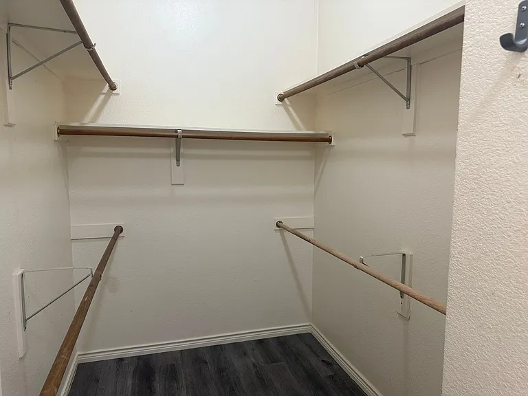 9200 Fairwood Ct — Photo 27