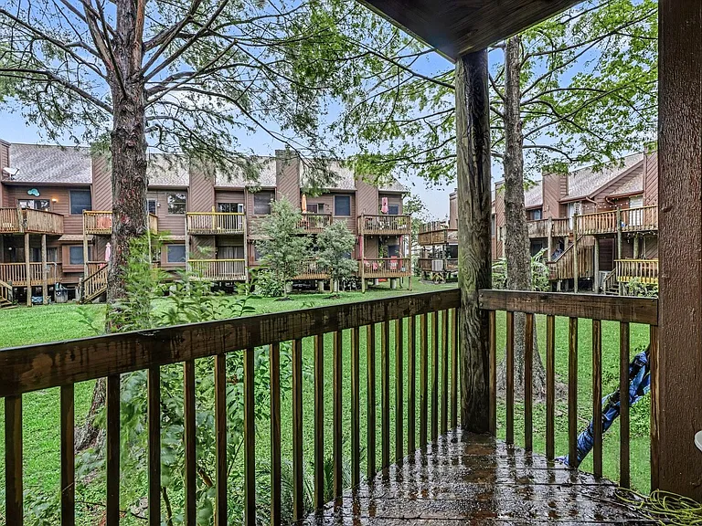 819 Davis Rd — Photo 15