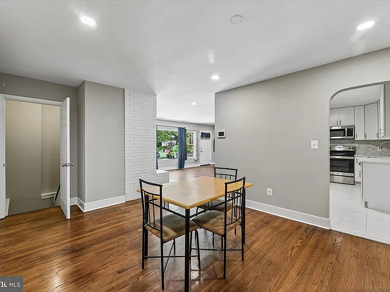 3102 Romain Ct — Photo 5