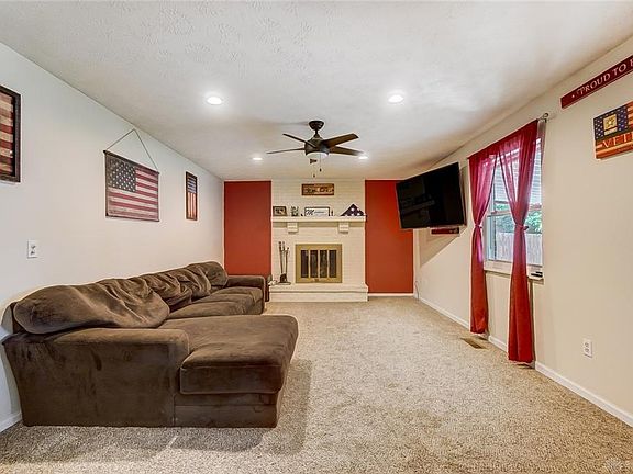 5th image of 1323 Robinhood Dr