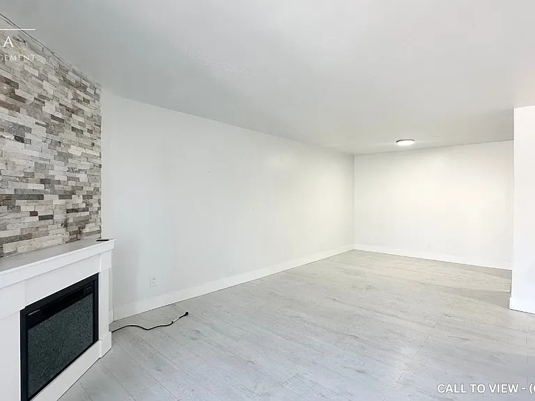 735 Deveron Cres #205 — Photo 5