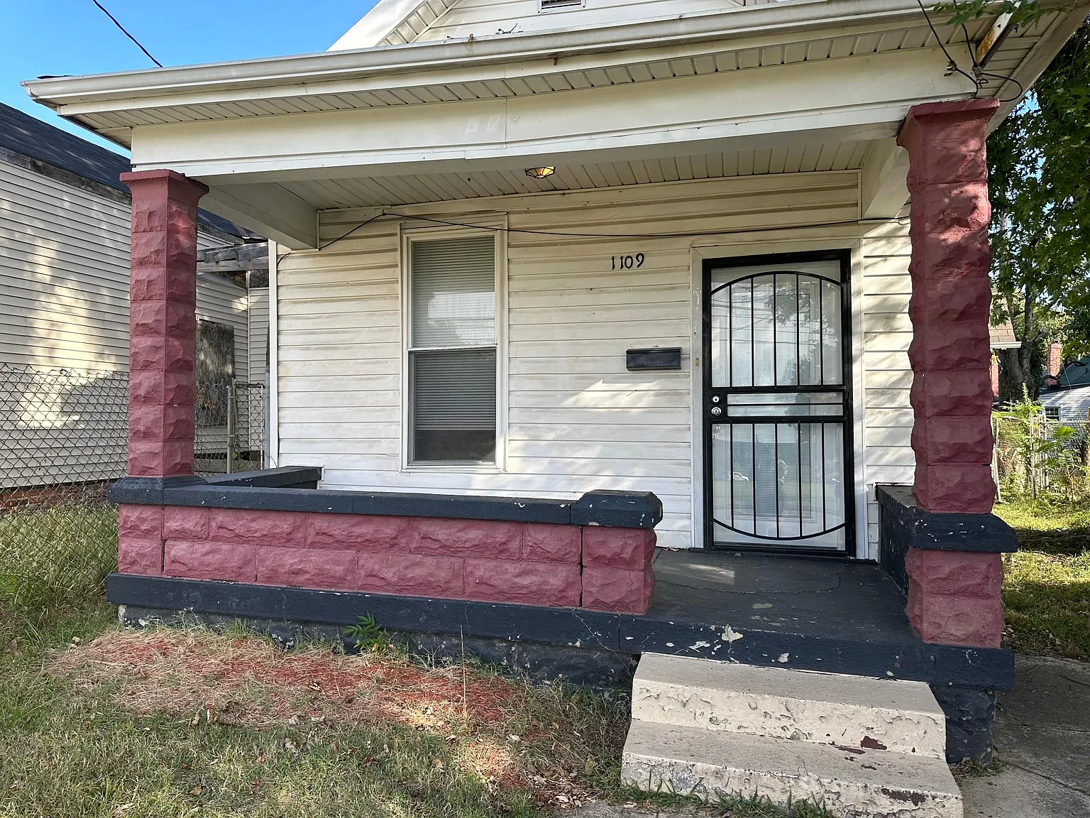 1109 W Hill St — Photo 2