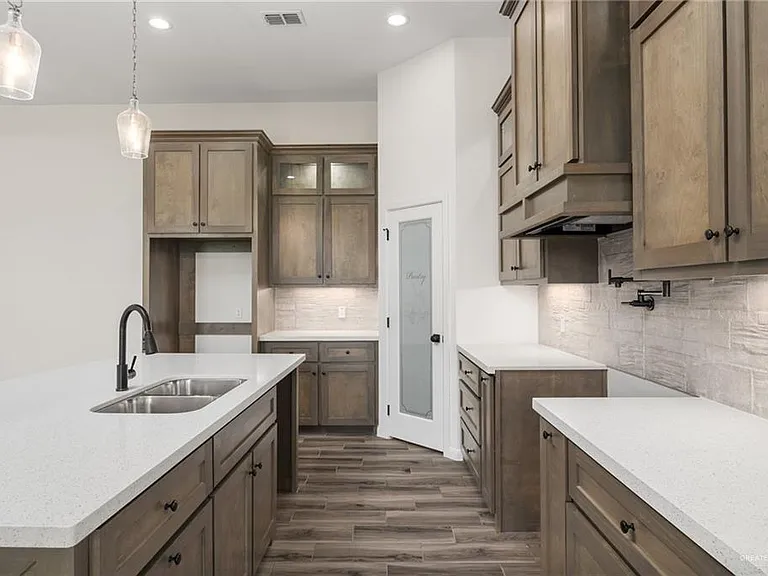 1010 Azalea St — Photo 6