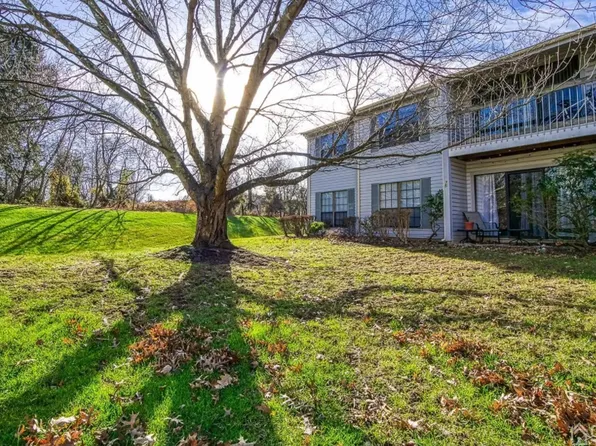 79 Crabapple Ln, Franklin Park, NJ 08823