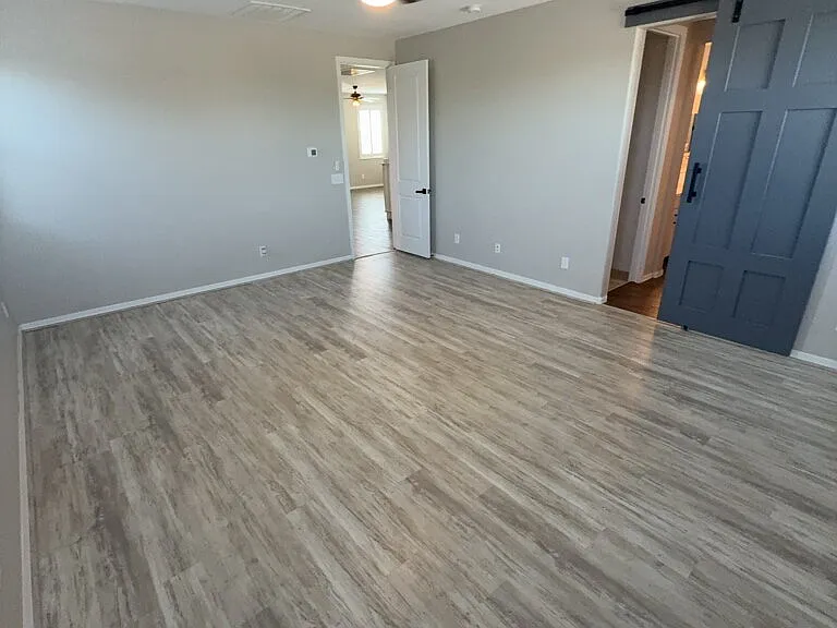 5525 N 187th Ln — Photo 2