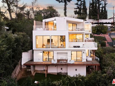 6210 Temple Hill Dr, Los Angeles, CA, 90068