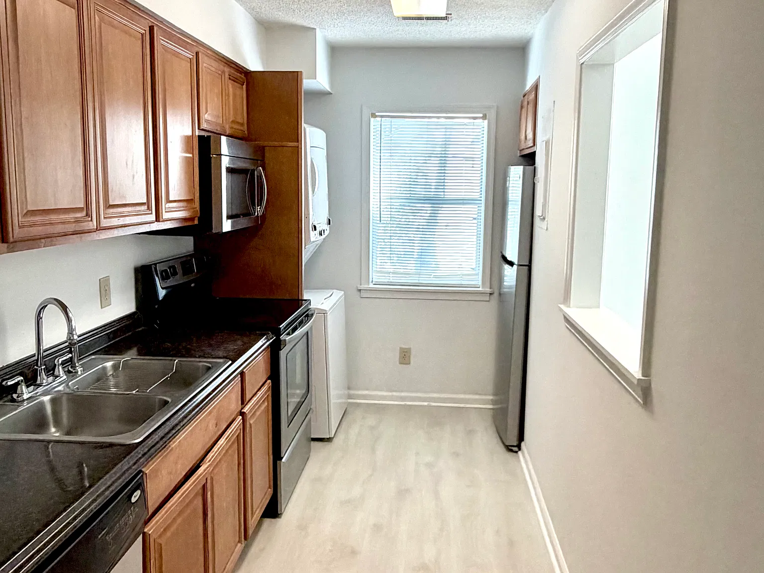 2 bed, 2.5 bath, 1168 sqft, $1,650 — Photo 4
