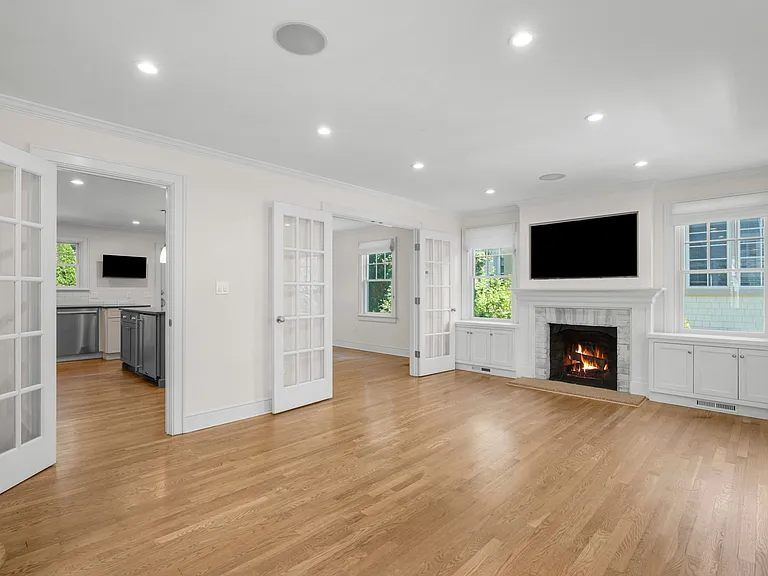 26 Vanderburgh Ave — Photo 4