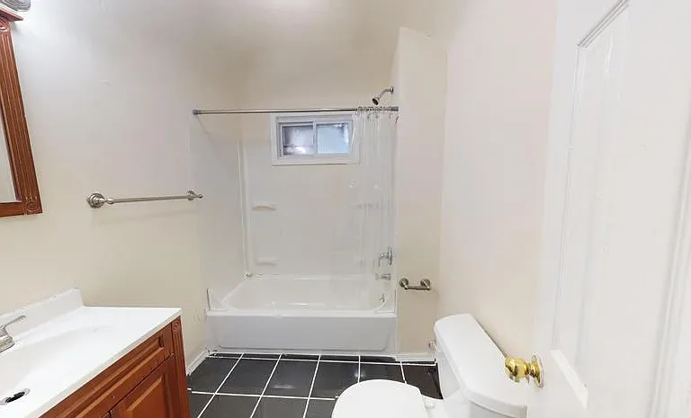 1406 E Genesee St — Photo 13