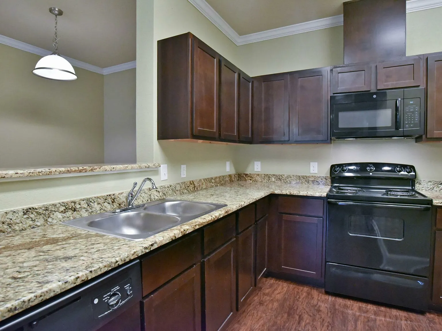 Oakland Hills Apartments — Photo 1