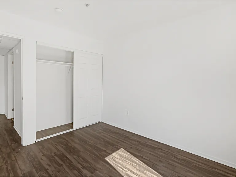Harbor City Lights Apartments — Photo 17