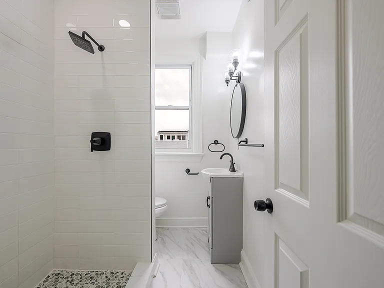 1339 Oak St NW #A — Photo 9