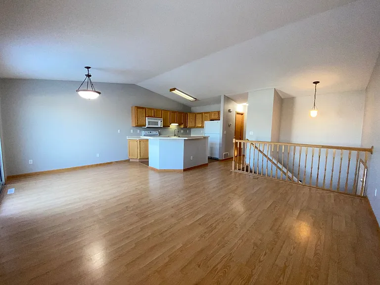 2570 Amber Valley Ct S — Photo 4