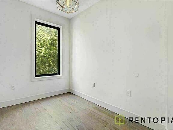 4th image of 144 N 11th St #112