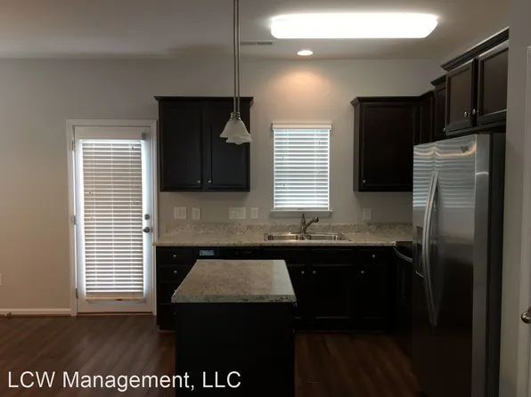 5520 Farm House Trl, Winston Salem, NC 27103