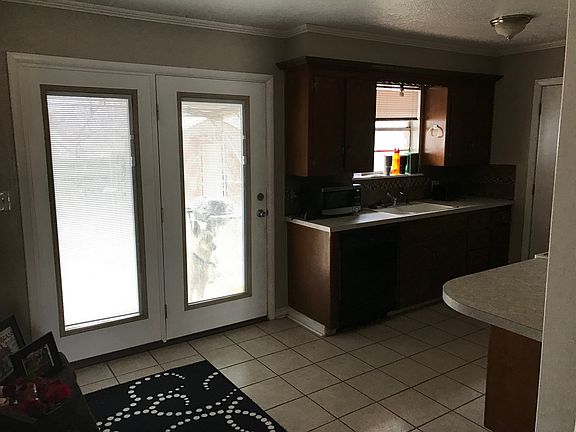 4th image of 404 Leslie Dr