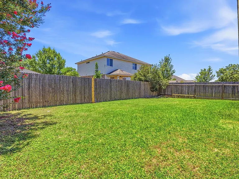 1918 Golden Arrow Ave — Photo 21