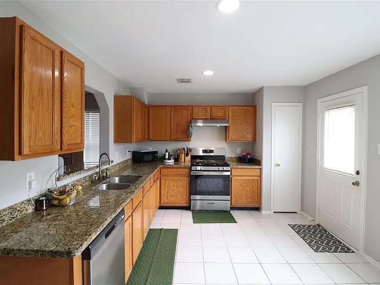 811 Slate Valley Ln — Photo 6