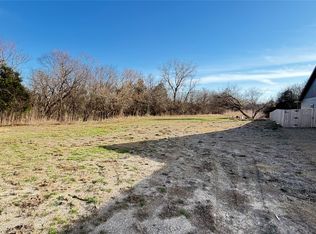 Maple St, Farmersville, TX 75442