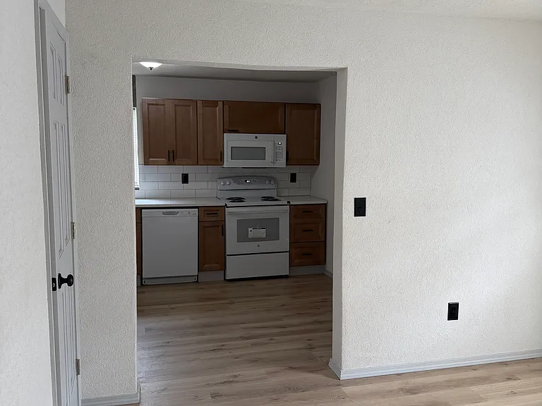 12 Mohawk St #4 — Photo 3