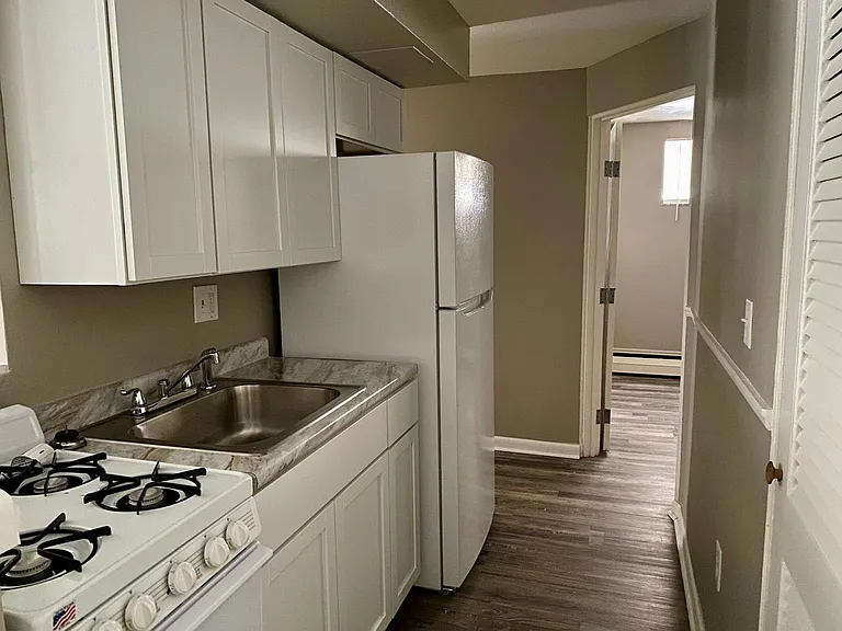 2414 Banning — Photo 12