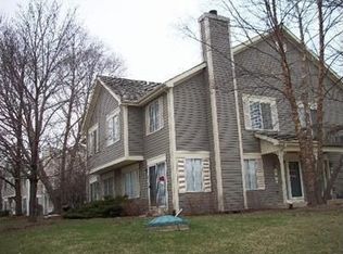 904 Surrey Ln, Dundee, IL 60118