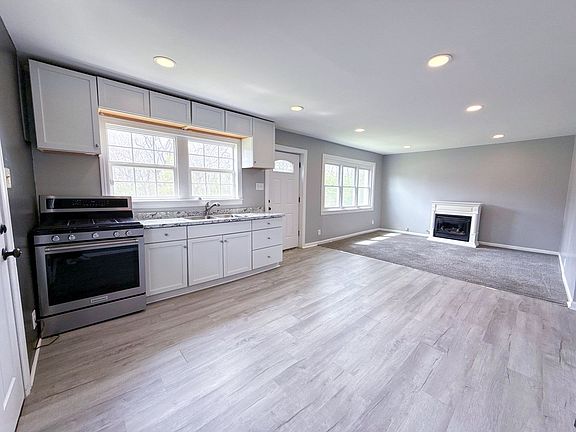 3rd image of 84 Betz Rd
