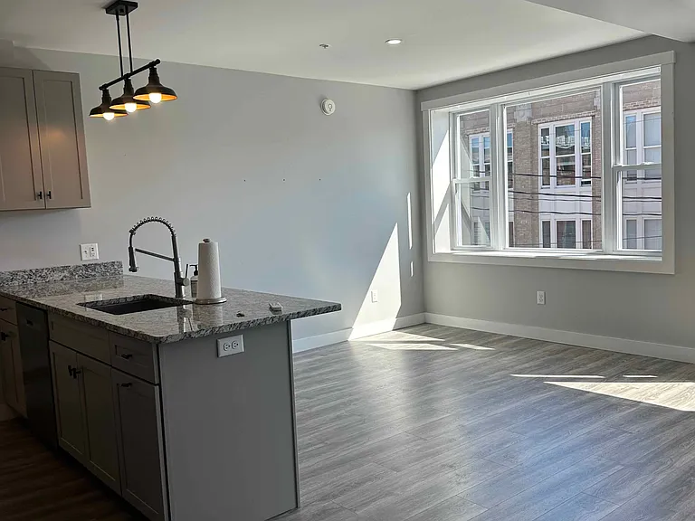 12 Washington St #302 — Photo 4