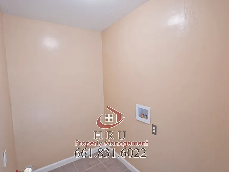 2731 Security Ave — Photo 9