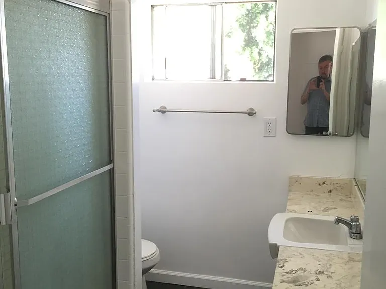 13855 Burbank Blvd #6 — Photo 7