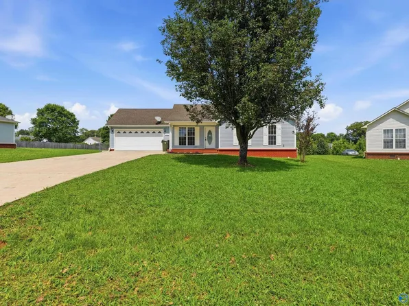111 Tanner Cove Cir, New Market, AL 35761