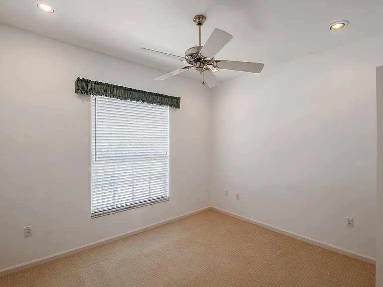 447 Enclave Pl — Photo 16