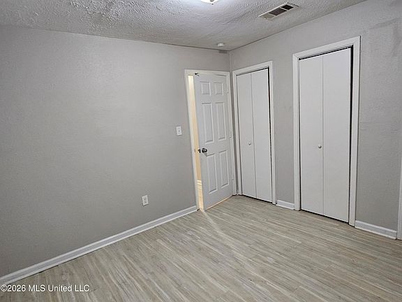 4th image of 229 Lawrence Rd
